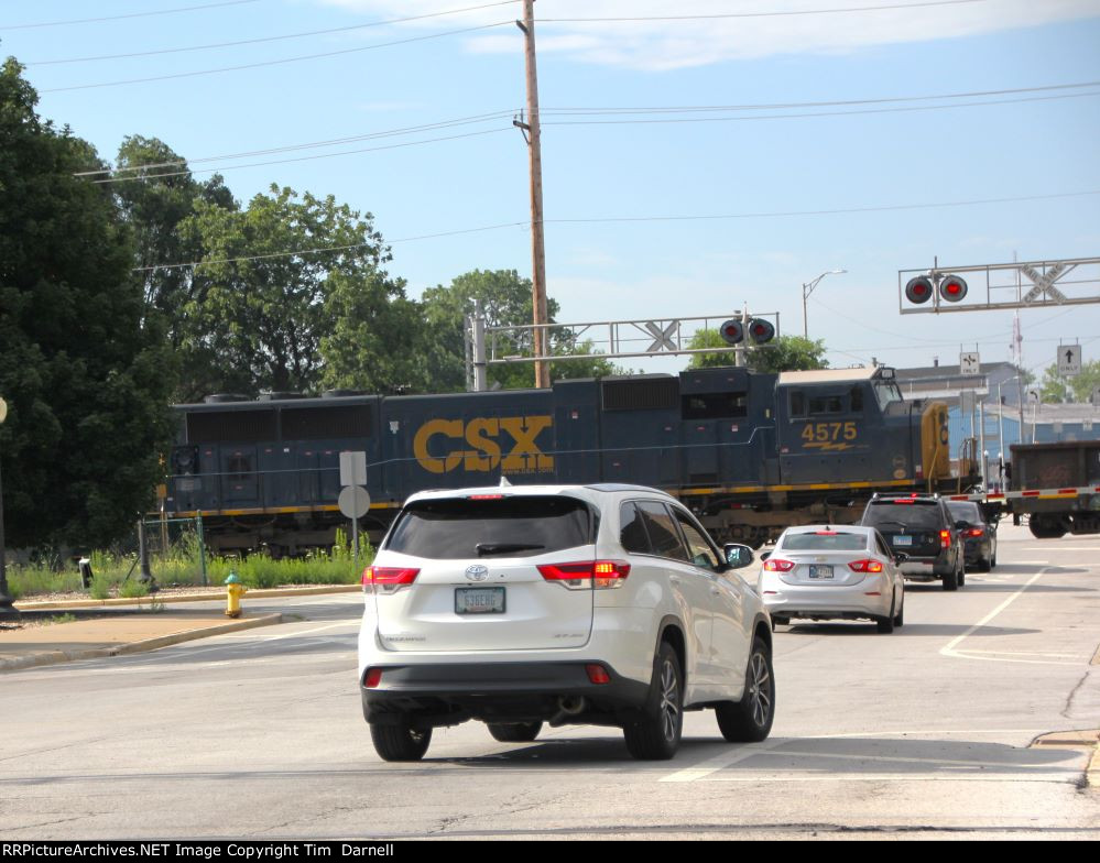 CSX 4575 on B778